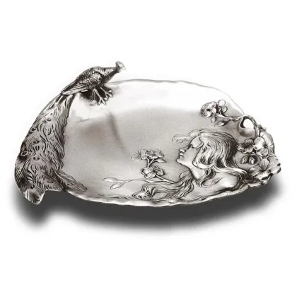 Zdjęcie Secesyjna ozdoba toaletki - kobieta i piękny paw