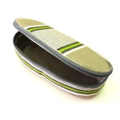 Zdjęcie Wykonane z materiałów pochodzących z recyklingu - etui na okulary