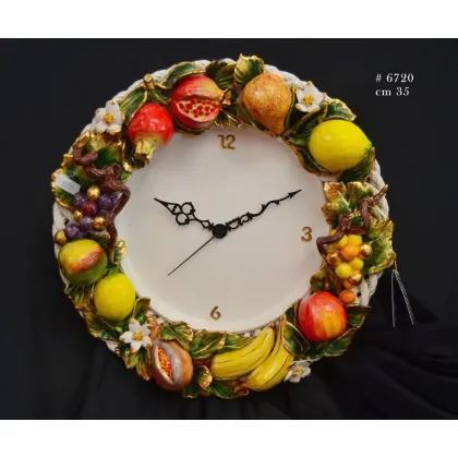 Zdjęcie Osobliwy zegar ścienny z ceramiki