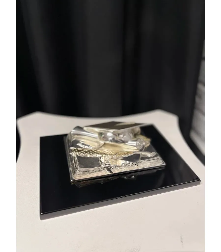 obrazek 1 Fantastyczna statuetka z grawerem na zakończenie roku szkolnego/studiów