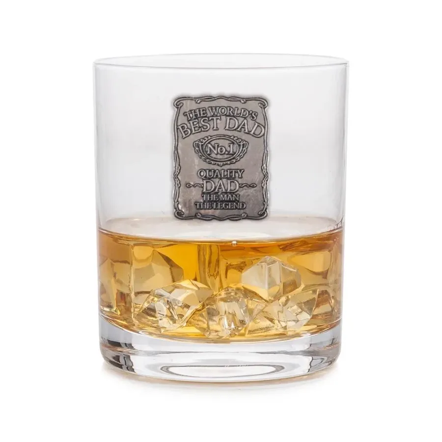 obrazek 1 Wyjątkowy prezent dla taty – szklanka do whisky z cynowym emblematem ”Najlepszy tata na świecie”
