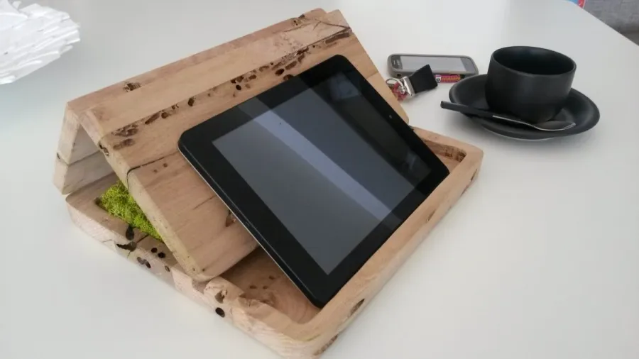 obrazek 3 Stojak na tablet z drewna briccola z Wenecji, ozdobiony stabilizowanym mchem