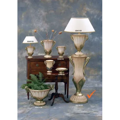 Picture A phenomenal ceramic column decorated with leaves