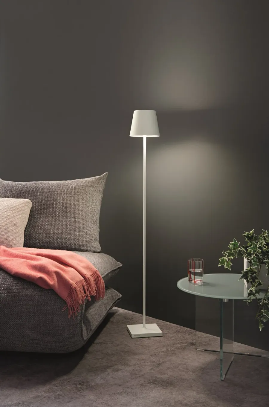 obrazek 3 Stylowa lampa stojąca z regulowaną wysokością do salonu