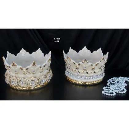 Picture Beautiful ceramic crown with crystals