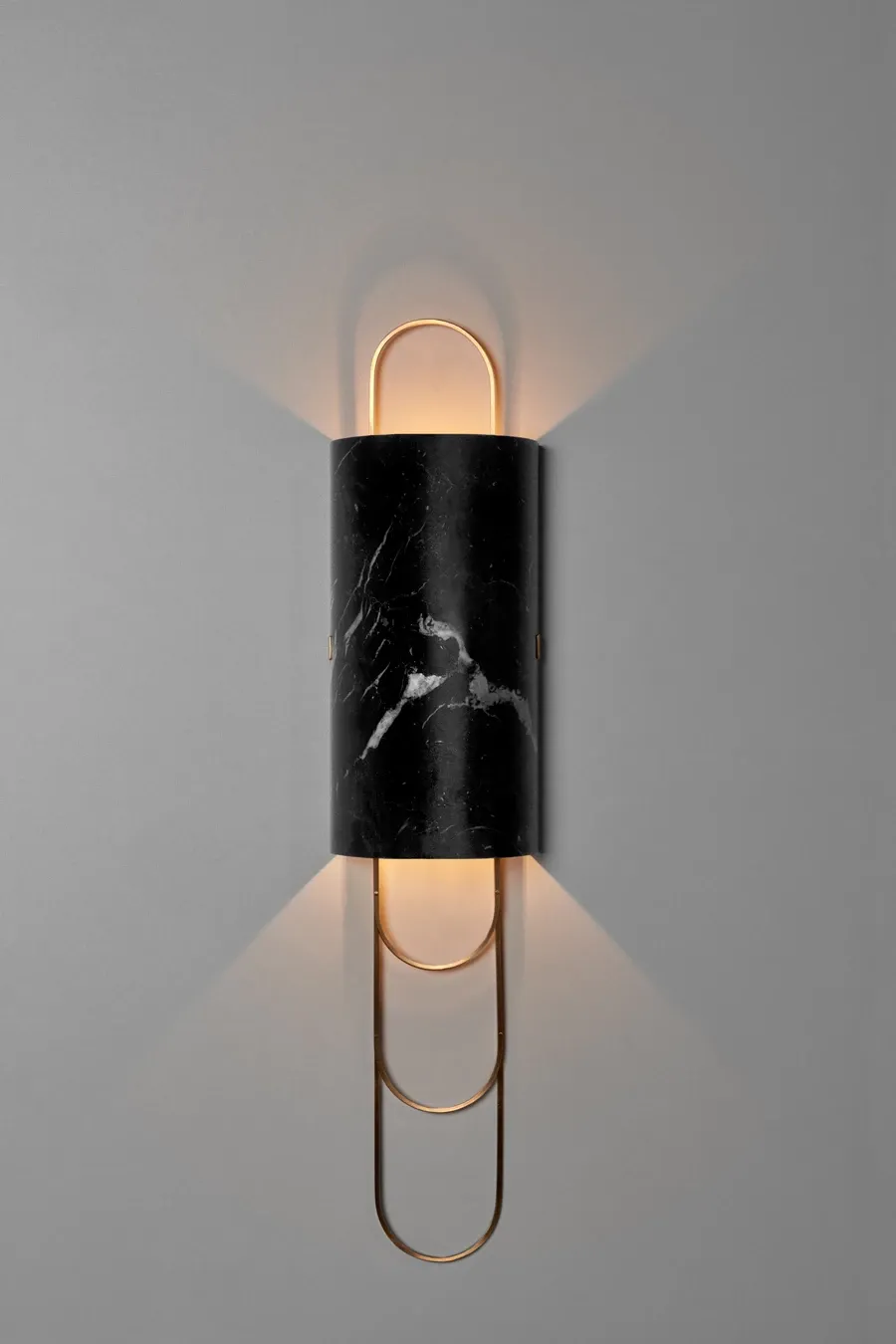 obrazek 3 Lampa ścienna wykonana z marmuru i mosiądzu do luksusowego wnętrza - Ginger & Jagger