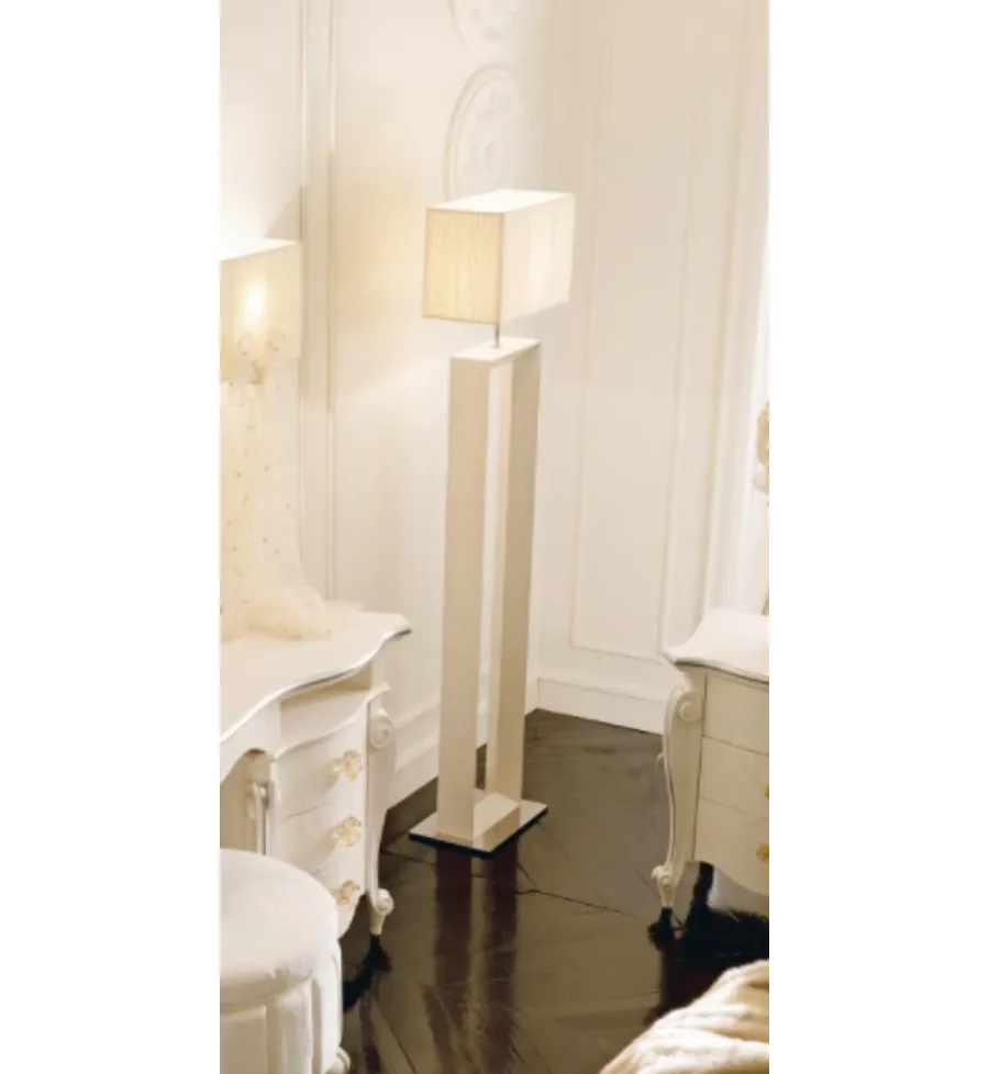 obrazek 1 Lampa podłogowa o pionowej linii, klosz plisowany w kolorze kości słoniowej - Avenanti