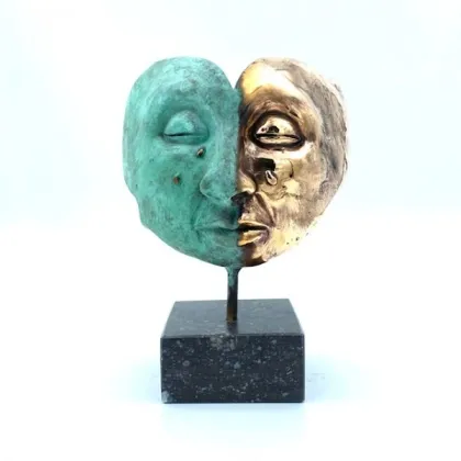 Zdjęcie Nietuzinkowa statuetka