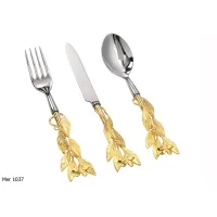 Zdjęcie Wyjątkowe sztućce stalowe z uchwytem z pozłacanego brązu