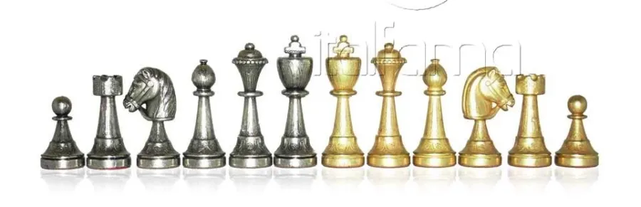 obrazek 3 Brązowy zestaw szachowy z metalicznymi figurami - Luxury Products