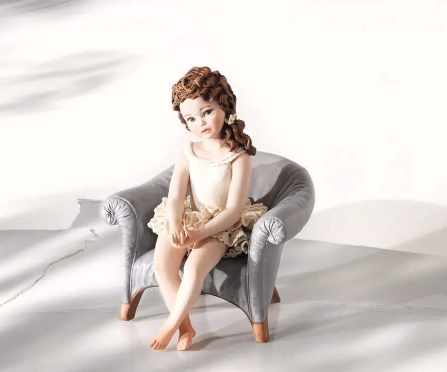 obrazek 1 Porcelanowa dziewczynka w sznurowanej tutu - Sibania