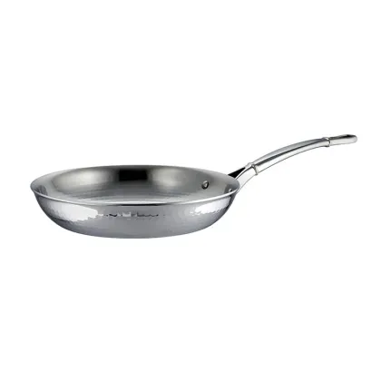Zdjęcie Klasyczna patelnia ze stali nierdzewnej i aluminium