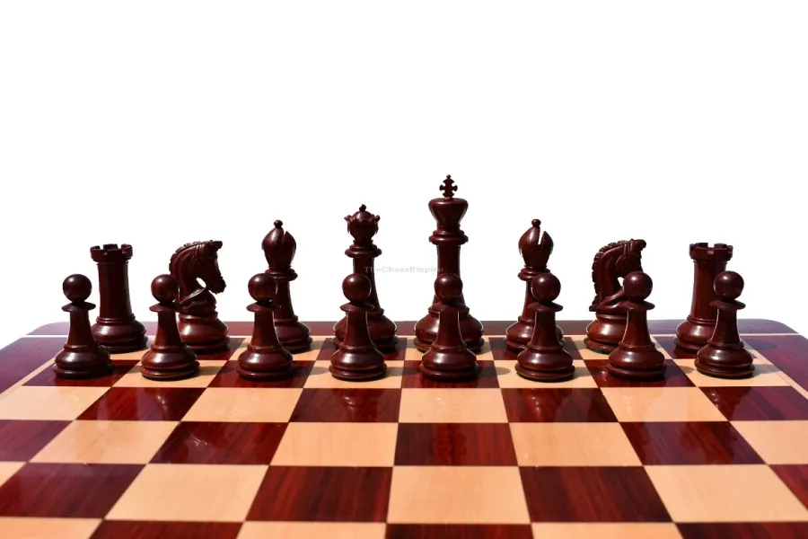 obrazek 8 Stylowy zestaw szachowy ukazujący drobiazgowe detale wykonania ręcznego - The Chess Empire