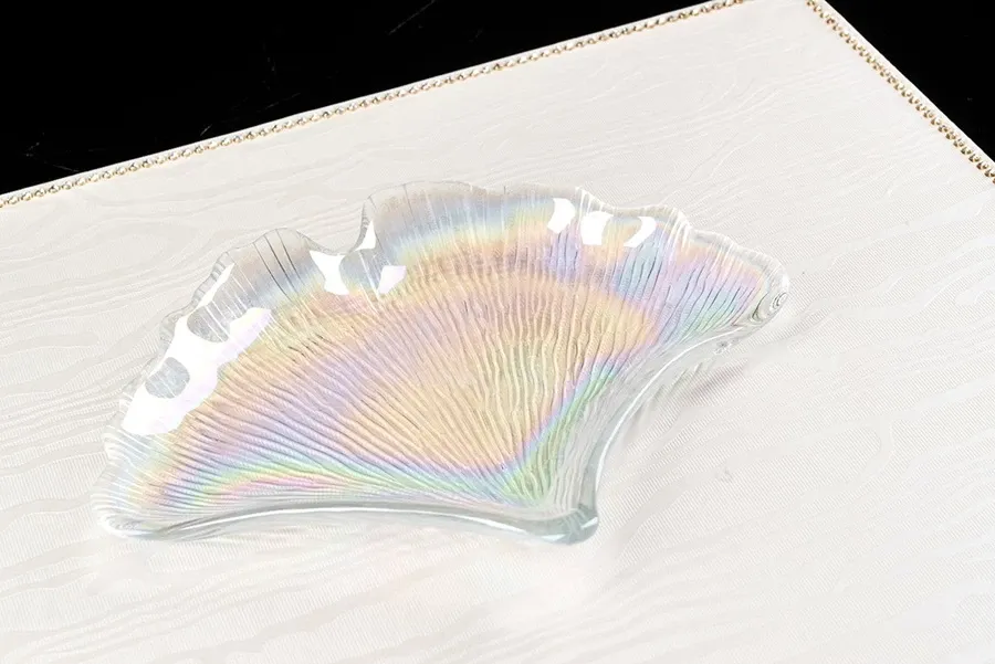 picture 3 Original shell shaped dish made of iridescent glass