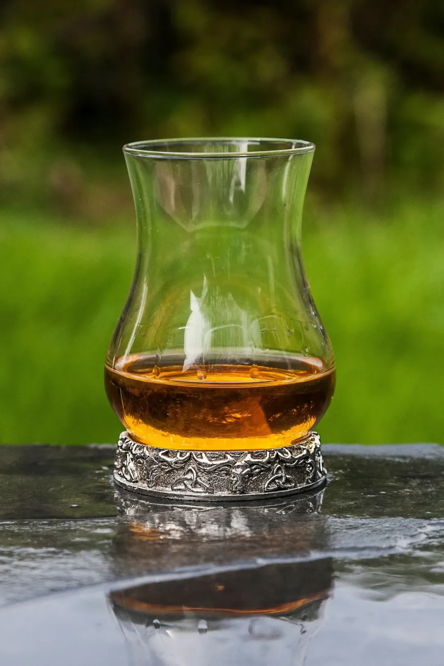 obrazek 3 Szklanka do degustacji whisky z podstawą zdobioną motywem jelenia – wyjątkowy prezent