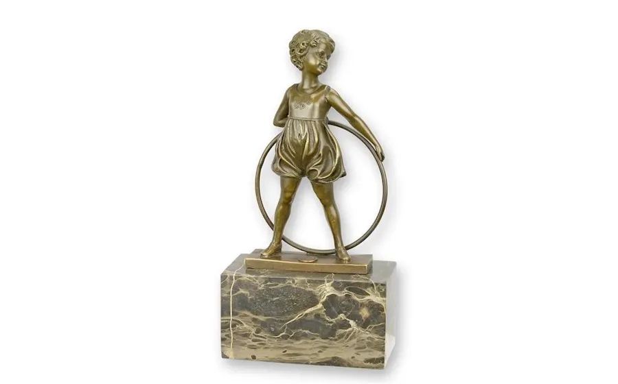 obrazek 1 Brązowa rzeźba ćwiczącej dziewczynki w stylu Art deco