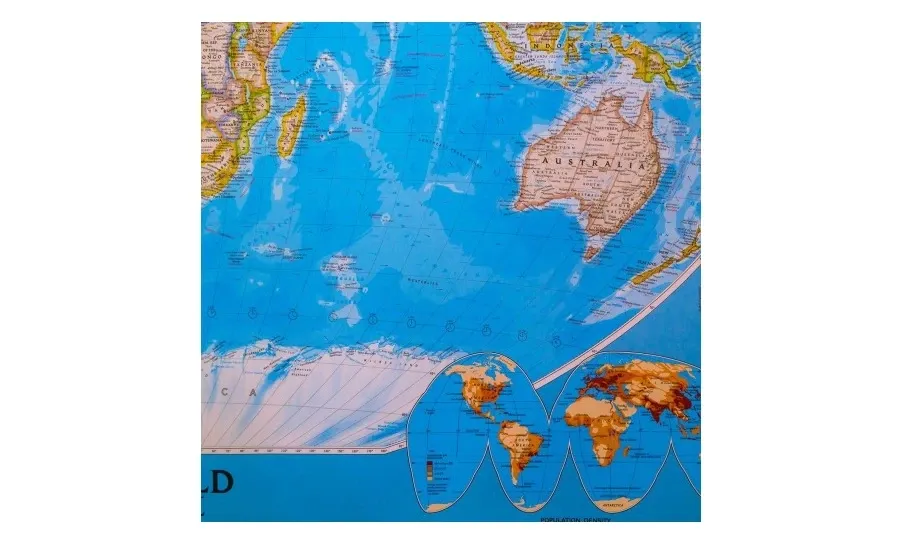 obrazek 3 Stylowa barwna mapa polityczna w drewnianej ramie