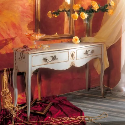 Zdjęcie Elegancka konsola w stylu antycznym