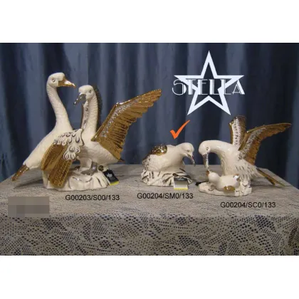 Picture Elegant ceramic figurine of a seagull