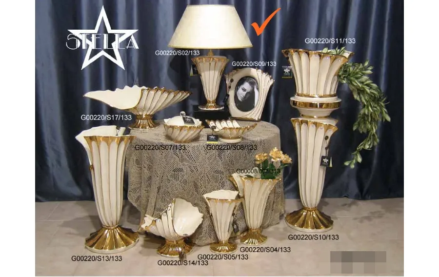 obrazek 1 Beżowo-złota lampa stołowa z ceramiki do salonu