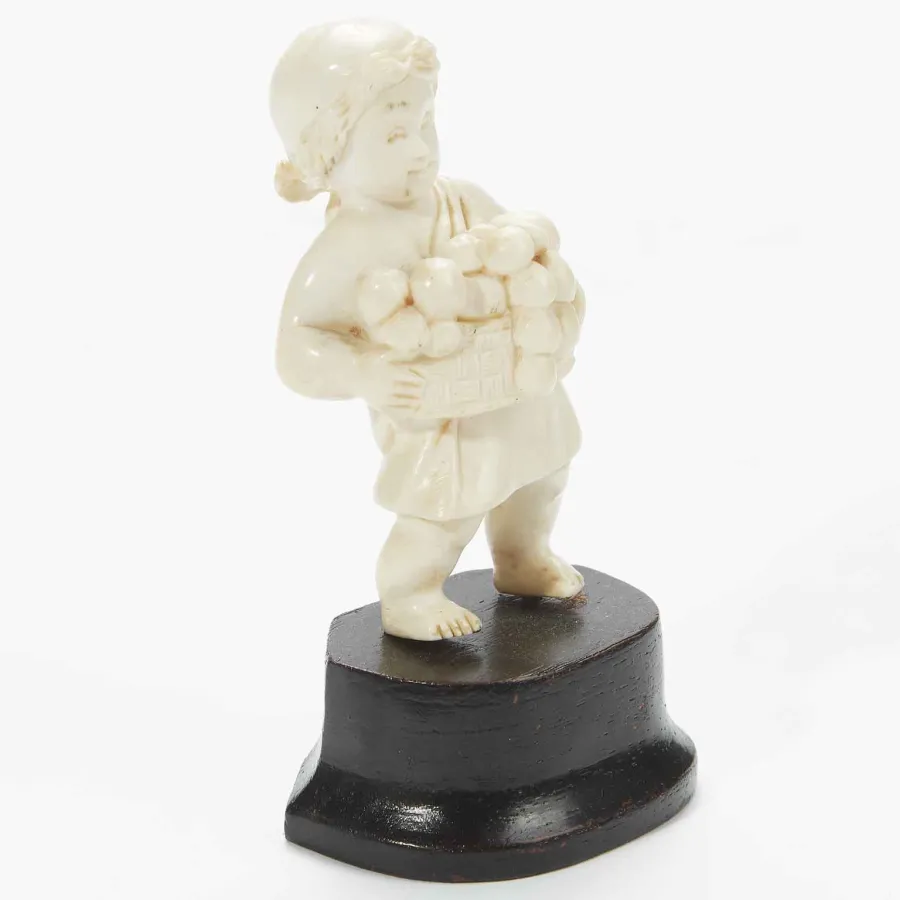 obrazek 6 Niezwykły komplet czterech XIX-wiecznych rzeźbionych figurek na drewnianych postumentach