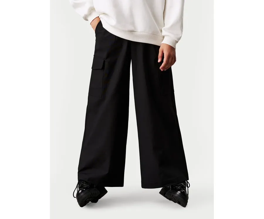 obrazek 1 Calvin Klein Jeans Spodnie materiałowe IG0IG02616 Czarny Relaxed Fit