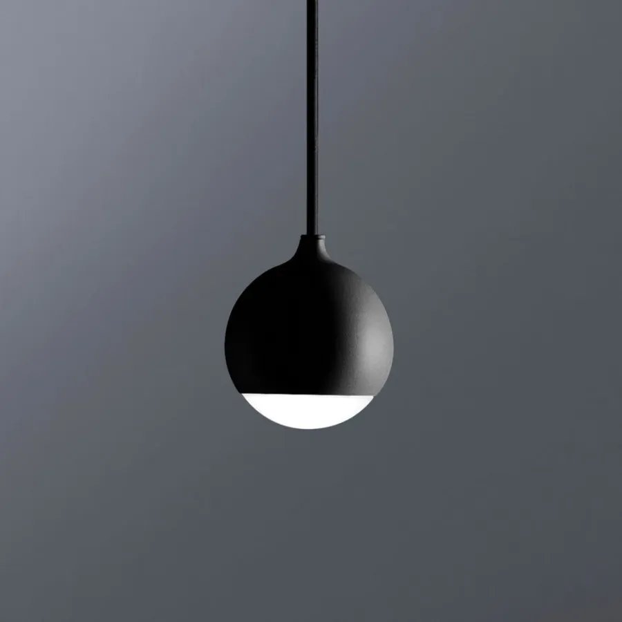 obrazek 2 Włoska lampa wisząca Shallow w czarnym kolorze