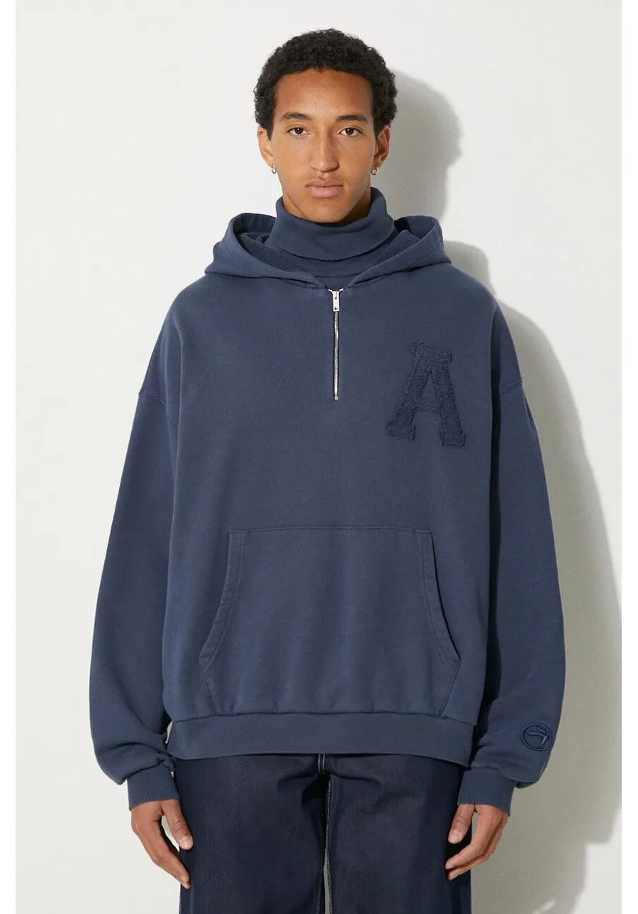 obrazek 1 AMBUSH bluza bawełniana Collar Rib Sweatshirt Insignia męska kolor niebieski z kapturem z aplikacją BMBB004F24FLE0014545