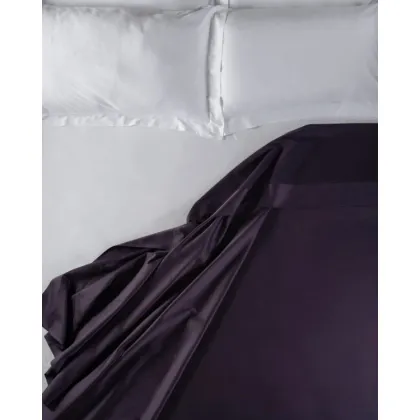 Zdjęcie Purpurowe prześcieradło z satyny bawełnianej