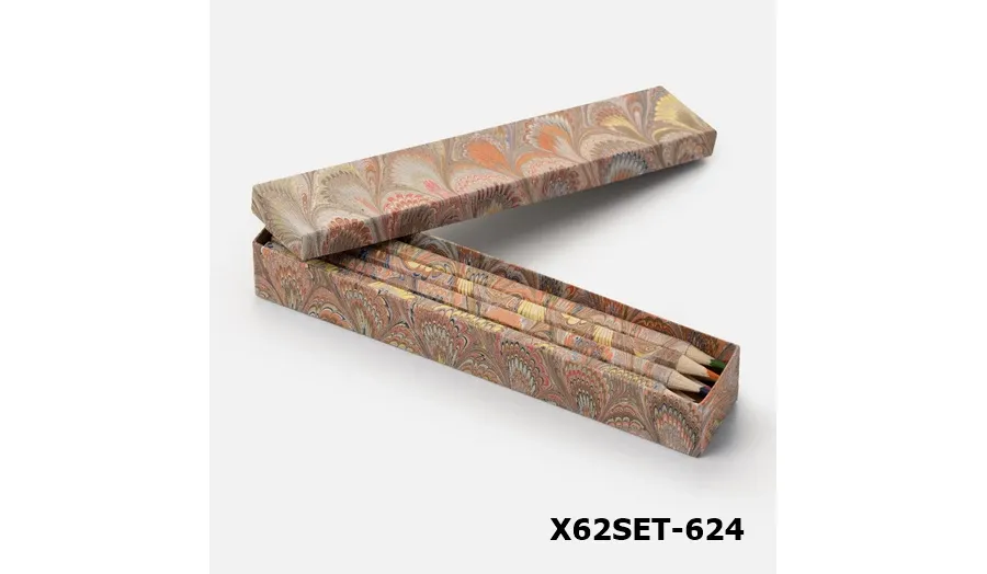 obrazek 10 Eleganckie kredki w prostokątnym pudełku z motywem pawia