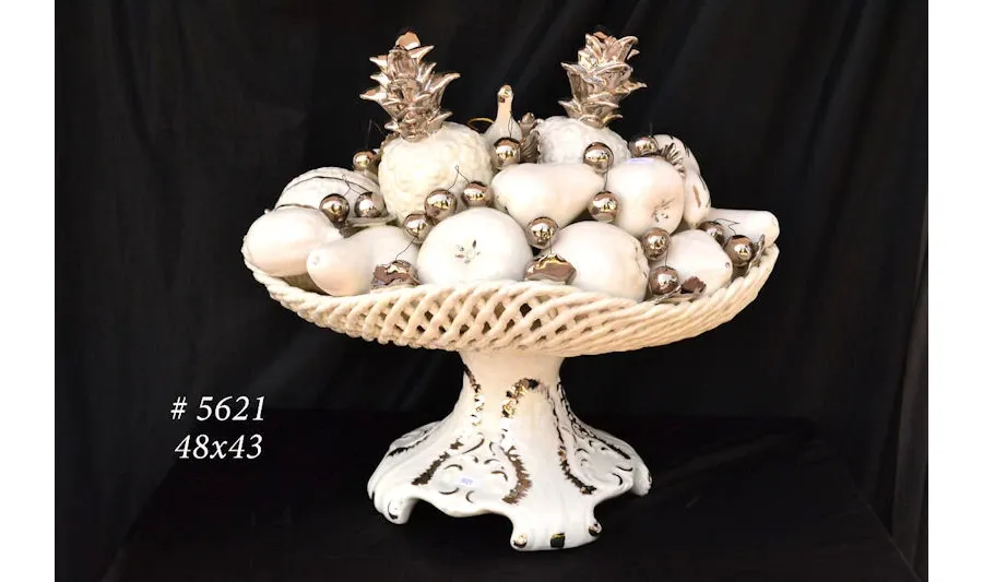 picture 1 Decorative and baroque fruit bowl