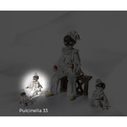Zdjęcie Elegancka figurka chłopca w masce - Sibania