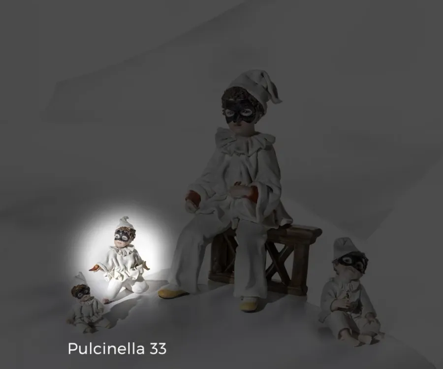obrazek 1 Elegancka figurka chłopca w masce - Sibania