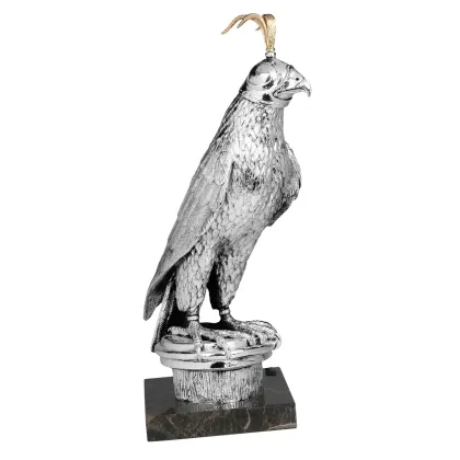 Zdjęcie Nadzwyczajna figura srebrnego sokoła