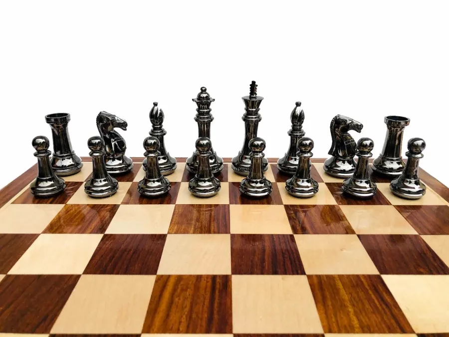 obrazek 6 Ekskluzywny zestaw mosiężnych szachów Staunton - The Chess Empire