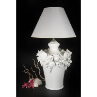 Zdjęcie Stylowa lampa ceramiczna zdobiona muszelkami