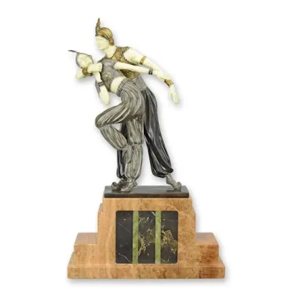 Zdjęcie Luksusowa rzeźba pary tancerzy zwana „Perskim tańcem” z brązu