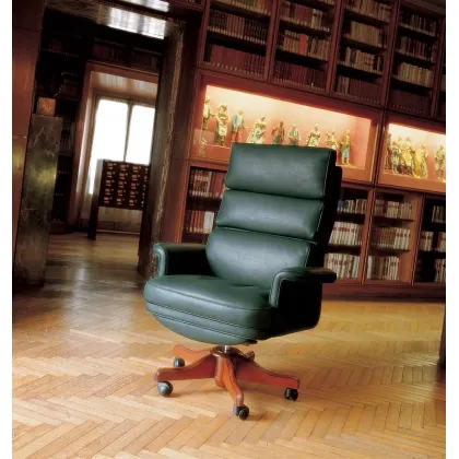 Zdjęcie Obrotowy fotel biurowy tapicerowany skórą wołową – Mascheroni
