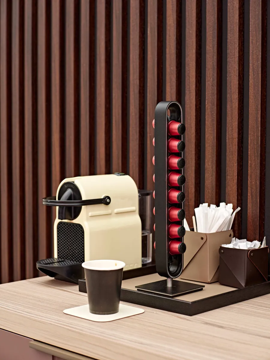 obrazek 2 Czarny uchwyt na kapsułki z kawą wykonany z naturalnej skóry