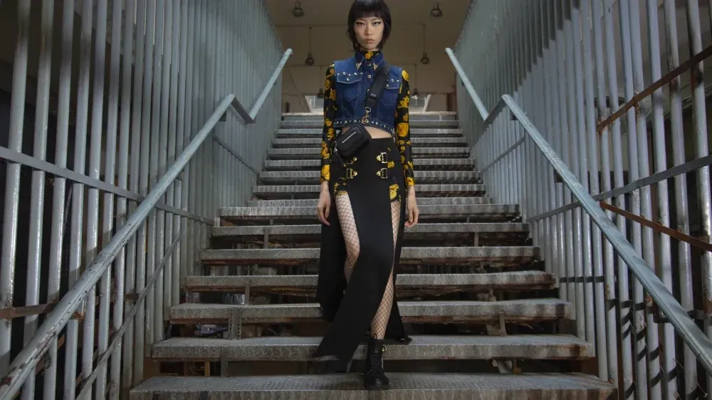 Czym się różni Versace od Versace Jeans Couture?