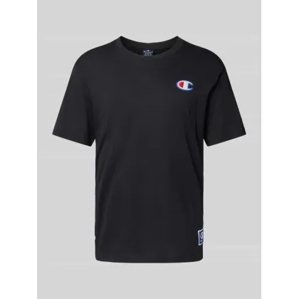 Zdjęcie T-shirt z naszywką z logo