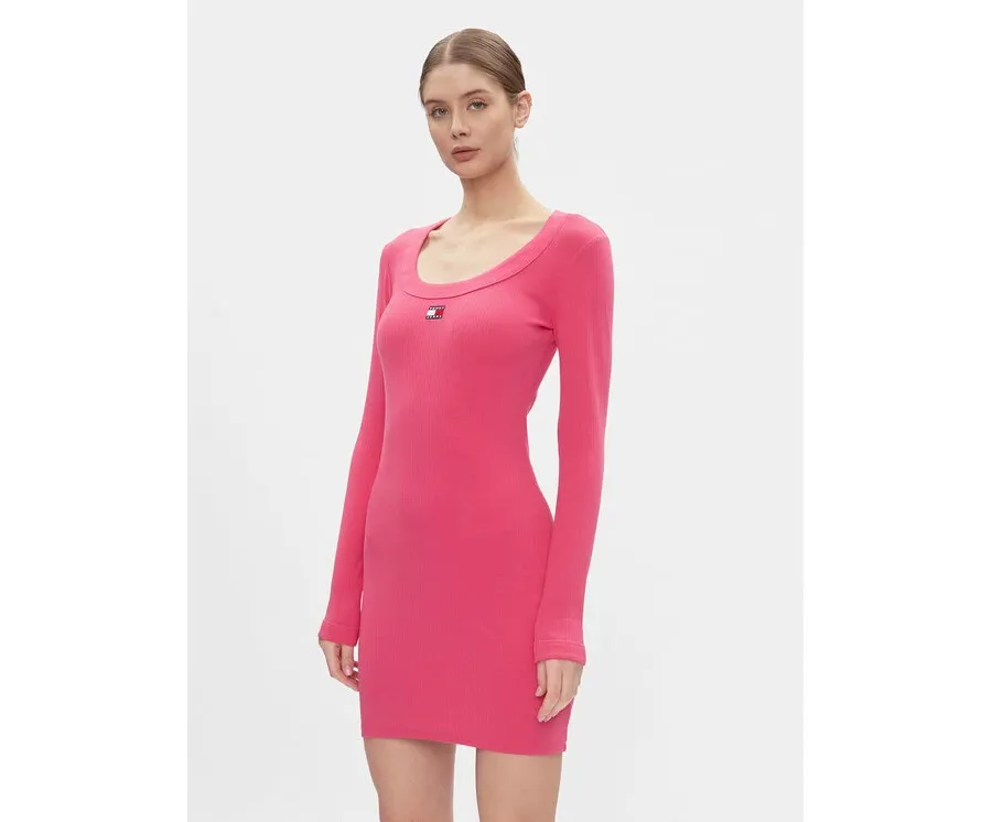obrazek 1 Tommy Jeans Sukienka dzianinowa Tjw Badge Rib Bodycon Ls DW0DW17424 Różowy Slim Fit