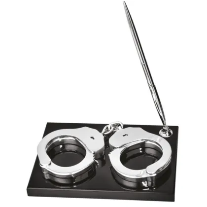 Zdjęcie Niepospolita podstawka na długopis z kajdankami