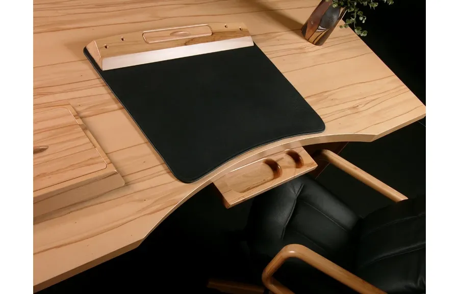 picture 3 Beautiful wooden desk