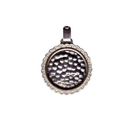 Zdjęcie Zawieszka na łańcuszek, wykonana ze srebra i zdobiona złotem