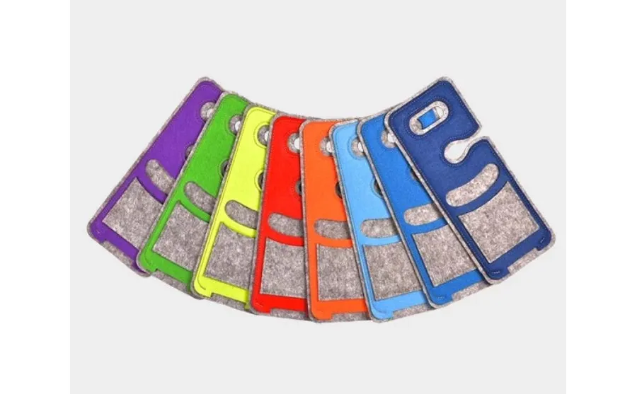 obrazek 4 Etui na telefon i ładowarkę, wieszane na gnieździe elektrycznym