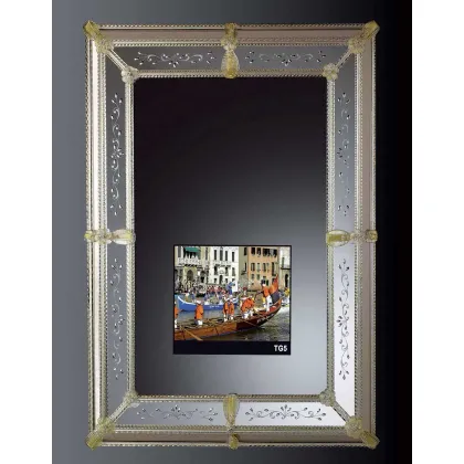 Zdjęcie Piękne stylowe lustro weneckie Murano – obramowanie telewizora