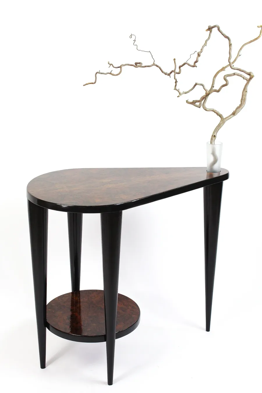 obrazek 5 Rzeźbiarski stolik kawowy Mid-Century Modern z czeczotą orzecha amerykańskiego i szklanym wazonem – handmade Polska