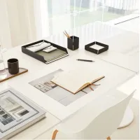 Picture White Talia pad with edge protection for the desk
