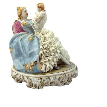 Zdjęcie Porcelanowa figura do salonu - matka z dzieckiem